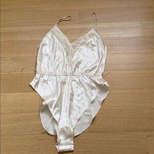 Vintage 90s Victoria’s Secret Ivory Silk Lace Teddy Size M